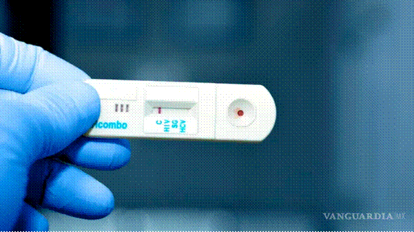 Personal médico realizando pruebas diagnósticas en Coahuila