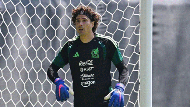 Guillermo Ochoa en el Estadio Azteca