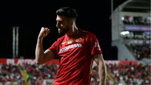 Asistencia clave de Paulinho en el partido ante Chivas