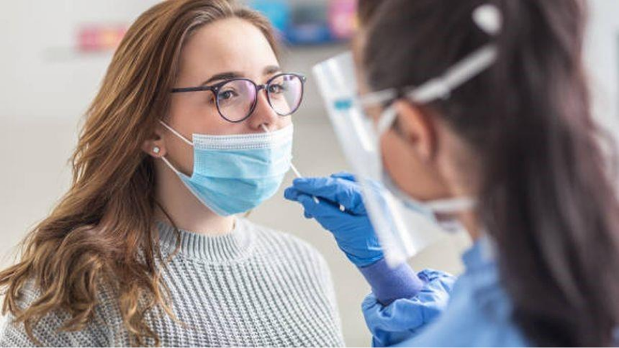 Representación visual del virus SARS-CoV-2 y vigilancia epidemiológica