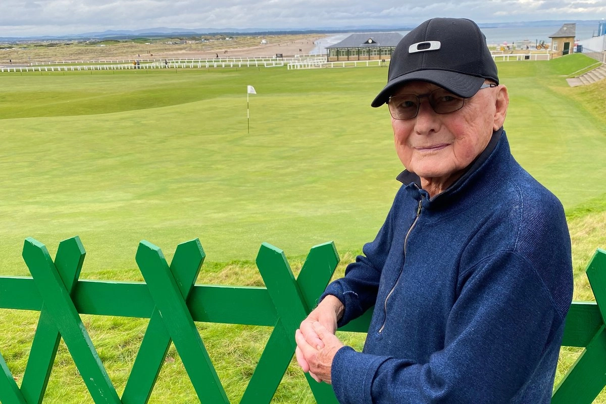 Retrato del actor James Tolkan proporcionado por su familia