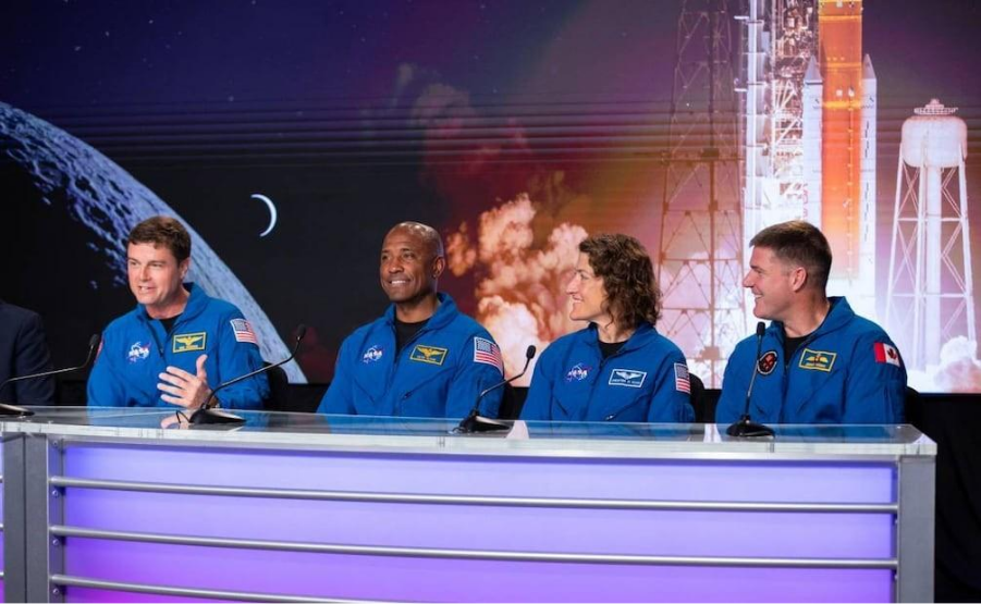 Retrato oficial de los cuatro astronautas que integran la tripulación de Artemis II